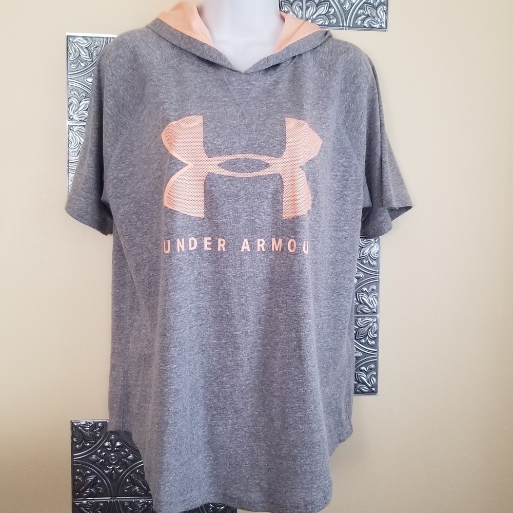Under Armour Short Sleeve Hodded Pullover Sz M